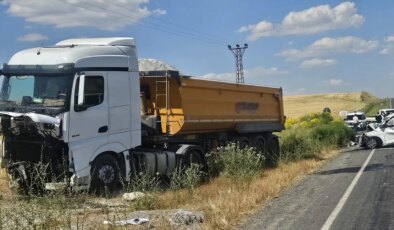 Muş’ta feci kaza: 2 kişi öldü, 2 kişi yaralandı