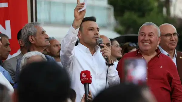 Özgür Çelik’ten, CHP İstanbul İl Başkanlığı’ndaki yeni atamalara tepki