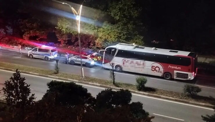 Polis aracına çarpan yolcu otobüsünün şoförü alkollü çıktı