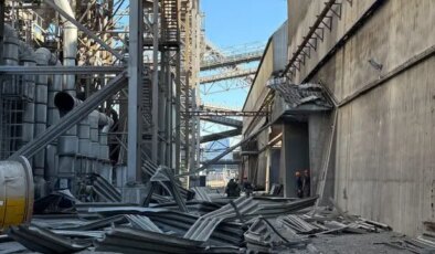 Rusya’dan Ukrayna’nın kritik limanına ağır saldırı: Yakıt depoları ve mühimmat tesisi hedefte
