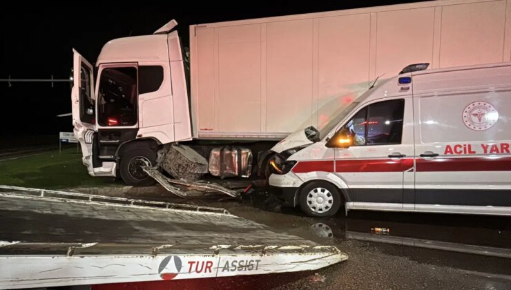 Samsun’da ambulans ile TIR çarpıştı: 6 yaralı