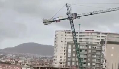 Şili’de şiddetli fırtına: Kuvvetli rüzgar vinci devirdi