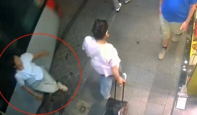 Sirkeci’de tramvay kadına çarptı
