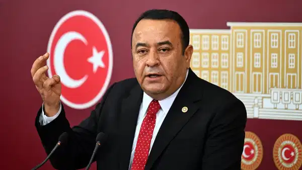 Son dakika… Adnan Beker, CHP’den istifa ettiğini duyurdu!