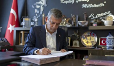 Son Dakika… Özgür Özel istifa etti: YENİ Parti’nin kuruluş dilekçesini imzaladı