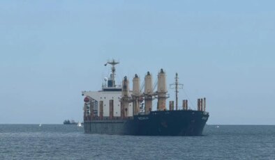 Tekirdağ açıklarında karaya oturan geminin kaptanı kurtarma talebinde bulunmadı