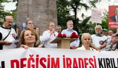 Trabzon’da CHP’lerden görevden almalara tepki: ‘Kılıçdaroğlu, sen yol arkadaşlarını satan adamsın’