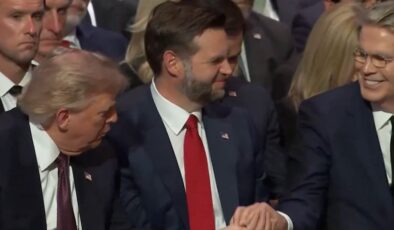 Trump ve Vance, ABD’li Senatör’ün cenazesinde şeker yedi
