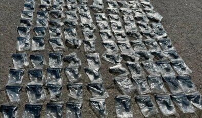 Tuzla’da durdurulan otobüsten cephanelik çıktı: 120 silah ele geçirildi