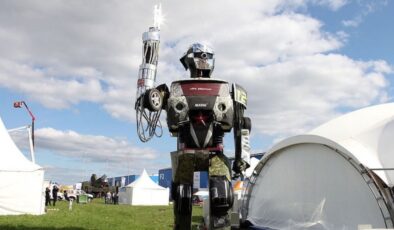 Ukrayna’da test edilen insansı robotlar savaşa giriyor: İşte yapay zeka destekli askerlerin özellikleri