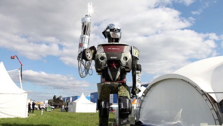 Ukrayna’da test edilen insansı robotlar savaşa giriyor: İşte yapay zeka destekli askerlerin özellikleri
