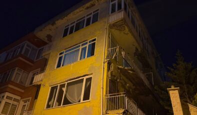 Üsküdar’da balkon çöktü: Bina tahliye edildi