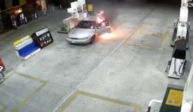 Yakıt almaya geldi, aracı alev topuna döndü