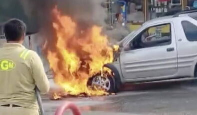 Yıllarca para biriktirdi, satın aldığı araç alev alev yandı