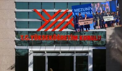 YÖK’ten Yeditepe Üniversitesi’ndeki ‘ayet pankartı’ olayına soruşturma
