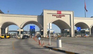 Yunanistan’a açılan sınır kapılarında giriş ve çıkışlar durdu