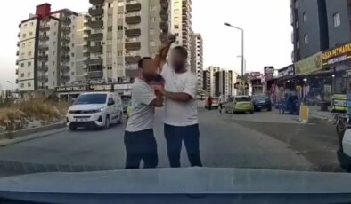Adana’da trafikte tartıştığı sürücüye testereyle saldıran şahıs kamerada
