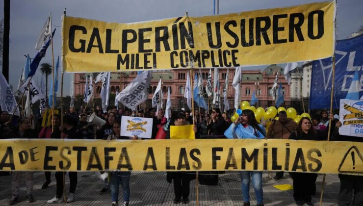 Arjantin’de borç krizi büyüyor: Binlerce kişi Milei’yi protesto etti