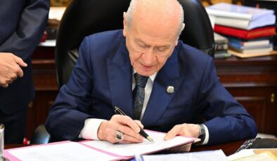 Bahçeli’nin ilk imzacısı olduğu teklifte MHP’den fire var! İşte imzalamayan o isim