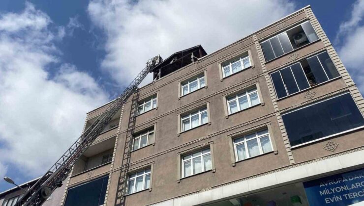 Bayrampaşa’da Çatı Yangını Korkuttu
