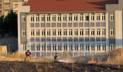 Beylikdüzü’nde Otluk Yangını Panik Yarattı