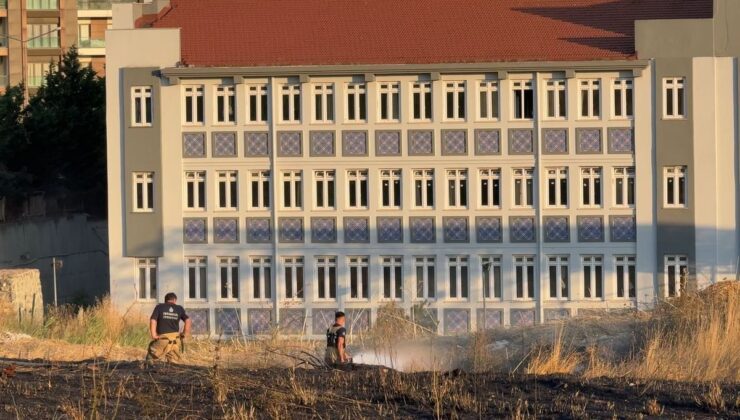 Beylikdüzü’nde Otluk Yangını Panik Yarattı