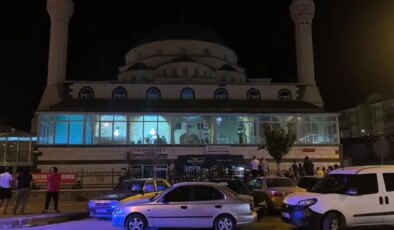 Camide asılı halde ölü bulundu