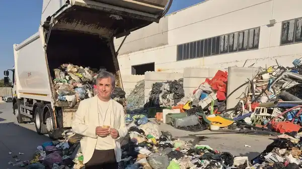 Çöpe attığı 55 milyon TL’lik bileti, onlarca ton atığın arasında buldu!