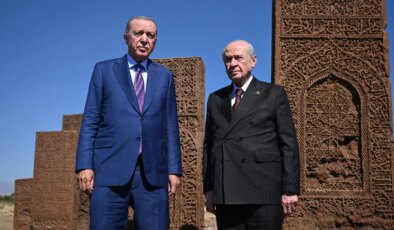 Cumhur İttifakı ortakları Ahlat’ta Selçuklu Mezarlığı’nda: Erdoğan ve Bahçeli bir araya geldi