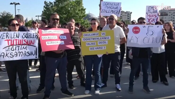 Cumhuriyet Üniversitesi Vakfı Okulları öğretmenlerinden ‘maaş’ eylemi