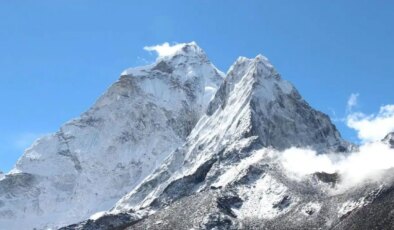 Dünyanın en yüksek noktasında kabus: Everest’in ‘ölüm bölgesi’ insan vücuduna ne yapıyor?