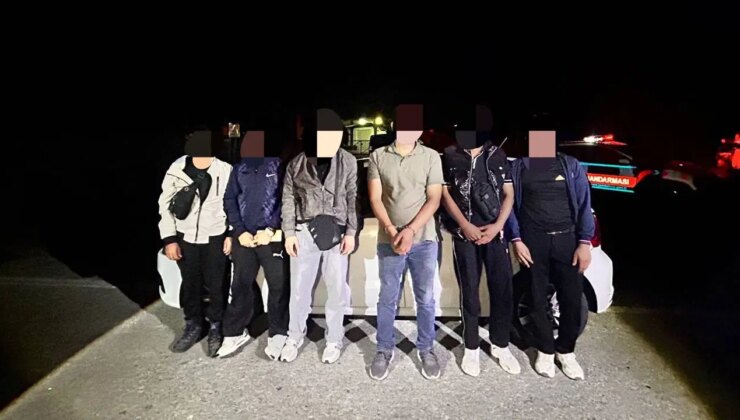 Durdurulan aracın içinden 5 kaçak göçmen çıktı