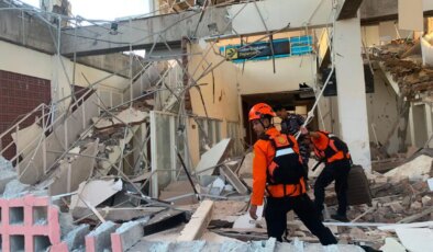 Endonezya’da 7,7 büyüklüğünde deprem: En az 14 kişi öldü