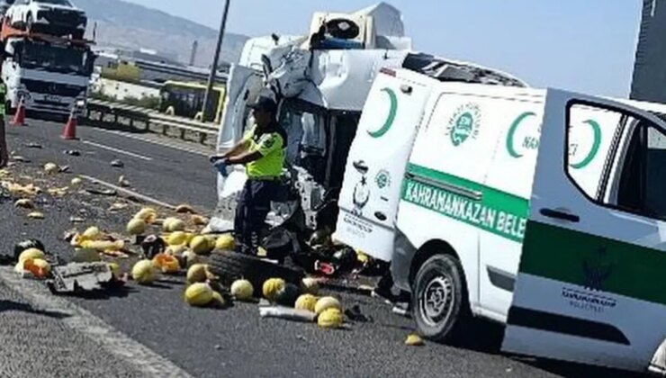Feci kaza… Kamyonet, kamyona arkadan çarptı: 1 ölü, 2 yaralı