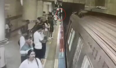 Görme engelli genç metro raylarına düştü