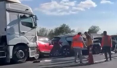 Hendek’te 12 Araçlık Zincirleme Kaza: 6 Yaralı