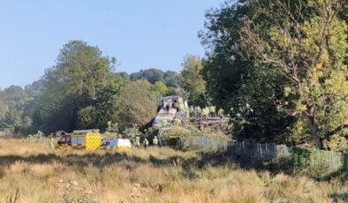 İngiltere’de yolcu treni raydan çıktı: 2’si ağır 11 yaralı