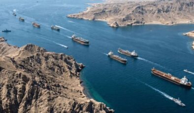 İran: İsrail ve ABD gemilerine Hürmüz Boğazı geçişi yok