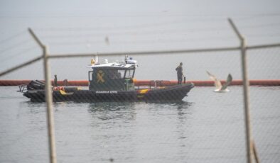 İspanya’dan göçmenlere deniz bariyeri önlemi