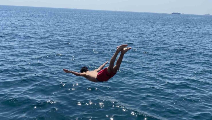 İstanbul’da sıcak hava Sarayburnu’na akın ettirdi