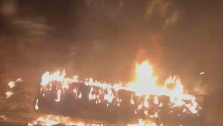 İstanbul’da Tırda Saman Balyası Yangını