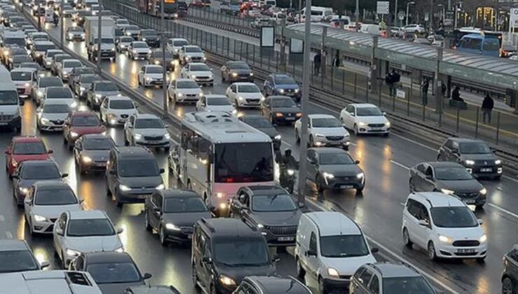 İstanbul’da trafik var mı? SON DAKİKA! 31 Ağustos Pazartesi hangi ilçelerde trafik var, hangi yollar kapalı?