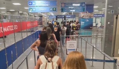 İtalya, İspanya uçuşlarında pasaport kontrolüne başladı