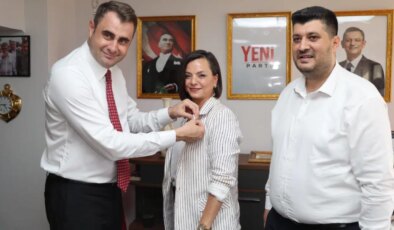 İzmir’de Karabağlar ve Konak belediye başkanlarından YENİ Parti kararı
