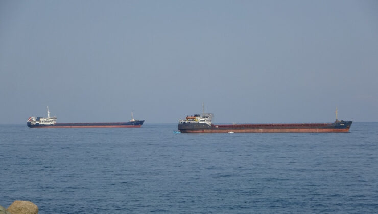 Karadeniz’de savaştan kaçan gemiler, Trabzon açıklarında bekliyor