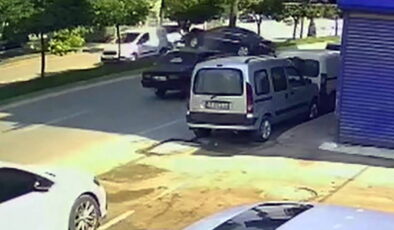 Kaza kamerada: Ağaca çarpan otomobildeki 7 kişi yaralandı