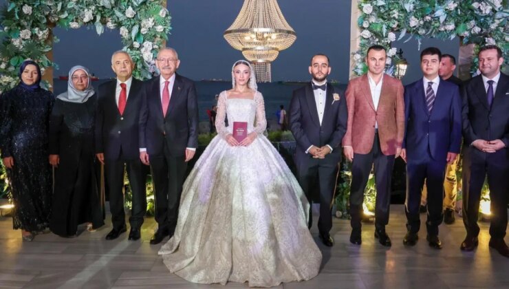 Kemal Kılıçdaroğlu, AKP’li Seyithan İzsiz ile birlikte nikah şahitliği yaptı