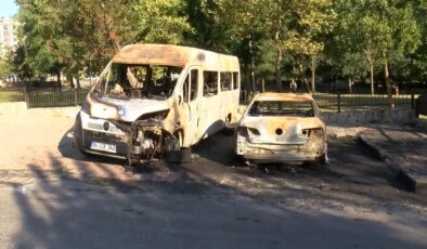 Küçükçekmece’de panik anları: Otomobil kundaklandı, alevler minibüse sıçradı!