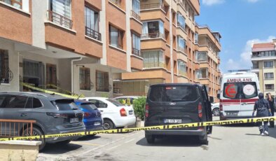 Oturduğu apartmanda, yöneticinin yardımcısını öldürdü