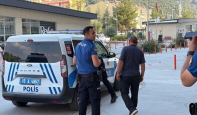Park yeri kavgası kanlı bitti: Baba ve oğlu bıçaklandı